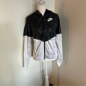 Nike Windbreaker Jacket Black & silver Hooded Zip Up – Women’s Small